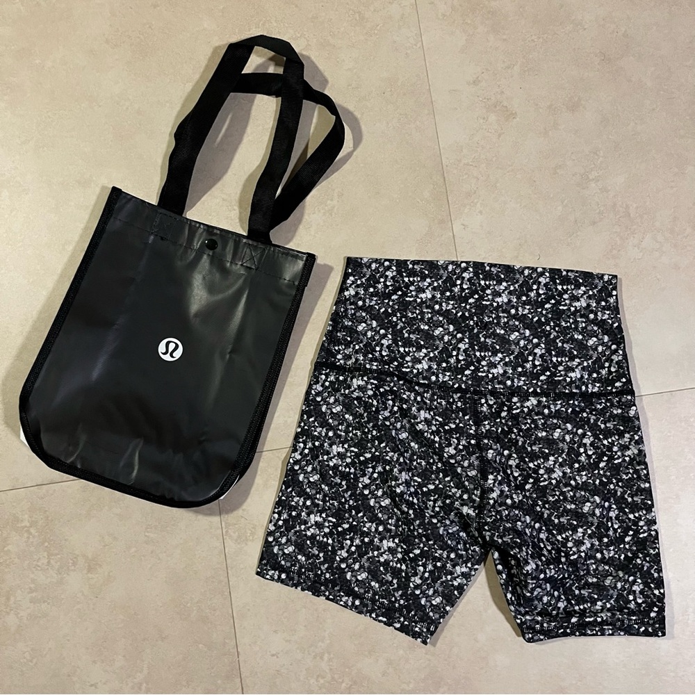 Lululemon shorts size 4 small